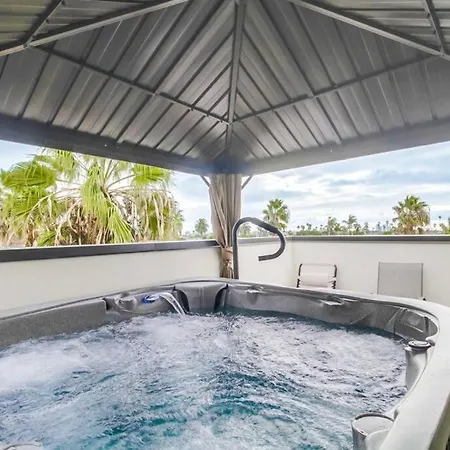 Hot Tub, New 2 Bedroom Park Blvd Condo
